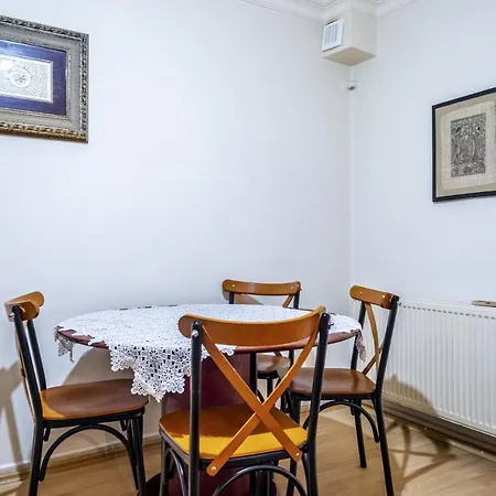 Central And Colorful Flat In Caferaga Kadikoy *