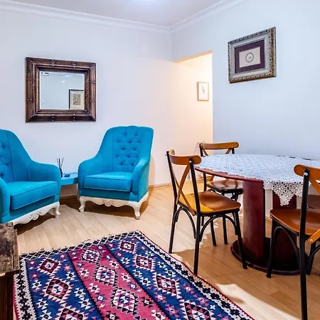 Central And Colorful Flat In Caferaga Kadikoy